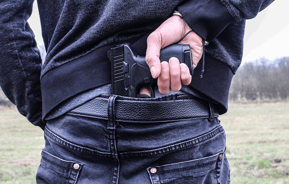 PUCNJAVA U BAČKOJ PALANCI: Napadač pucao na muškarca na pumpi dok je točio gorivo