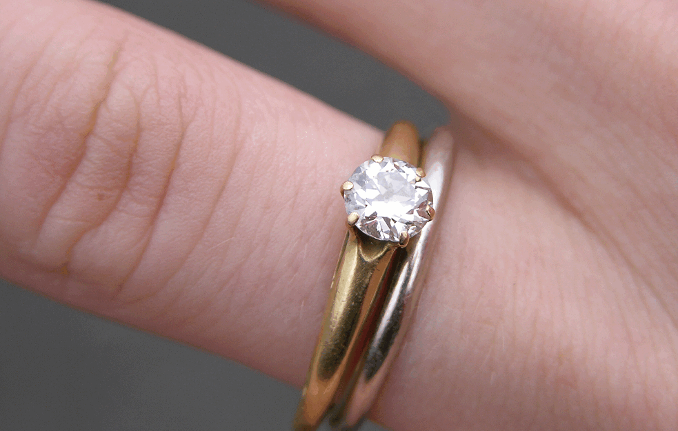 HIT OGLAS: Prodaje verenički prsten sa rečima Rekla je ne