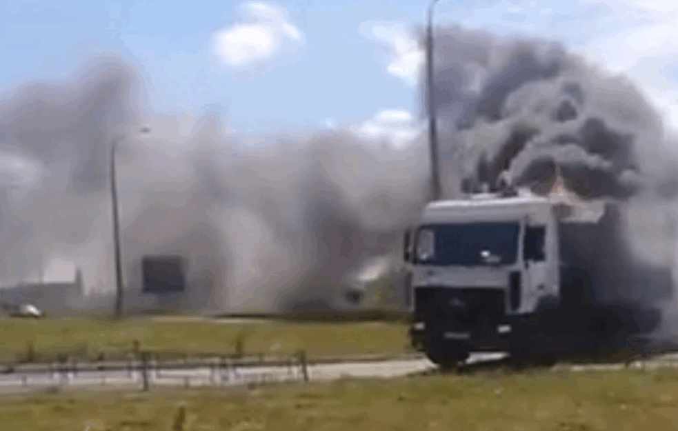 BIZARNO: Kamion se zaleteo u ožalošćene pred krematorijumom, 17 poginulih