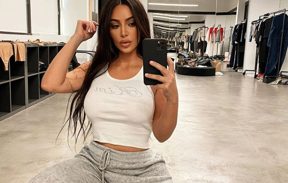 KIM KARDAŠIJAN ODUŠEVLJENA ROĐENDANSKIM POKLONOM, A CEO SVET U ŠOKU: Kanje joj je poklonio <span style='color:red;'><b>HOLOGRAM</b></span> NJENOG POKOJNOG OCA! (VIDEO)