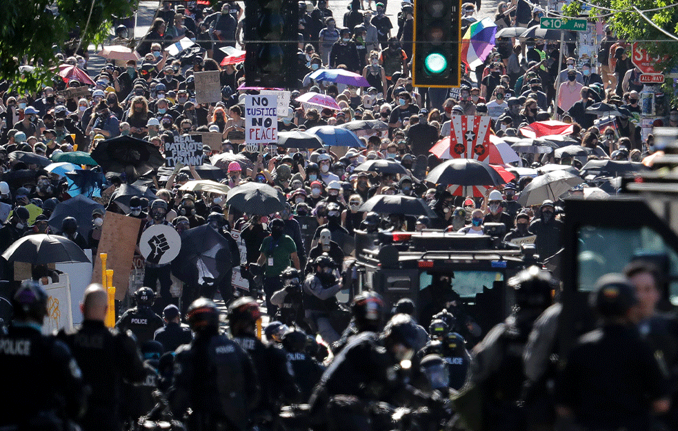PROCENE DOSEŽU I DO DVA MILIONA LJUDI: Na protestima zbog <span style='color:red;'><b>reforme penzija</b></span> u Francuskoj 757.000 demonstranata