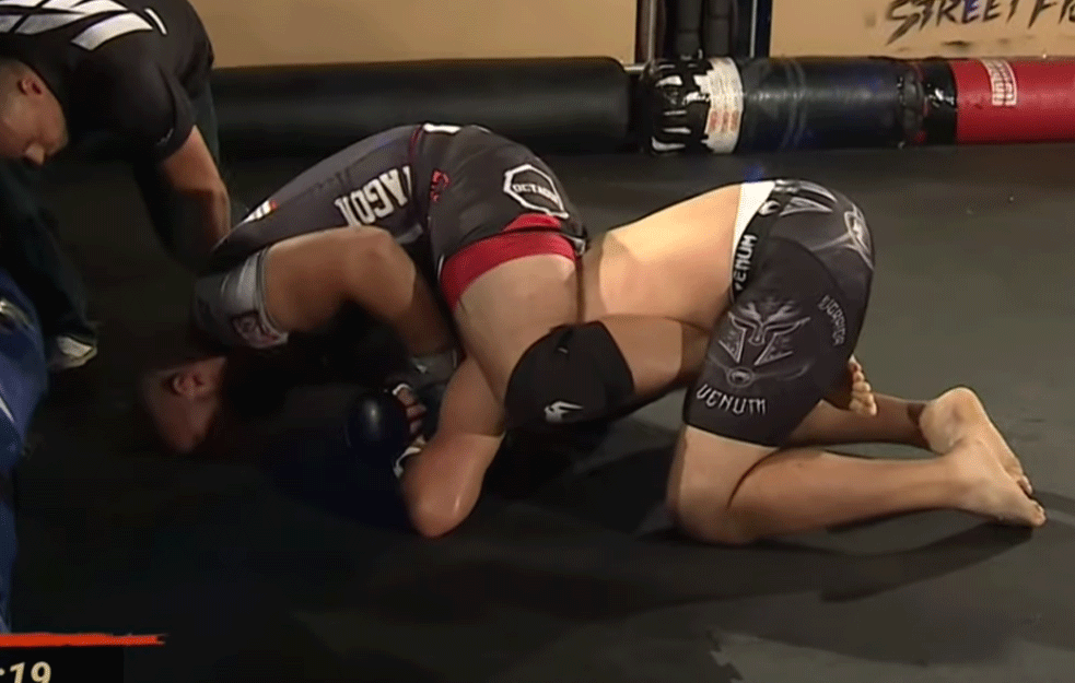 <span style='color:red;'><b>GLADIJATOR</b></span>SKE BORBE U GARAŽAMA: Ulični MMA - do nokauta (VIDEO)

