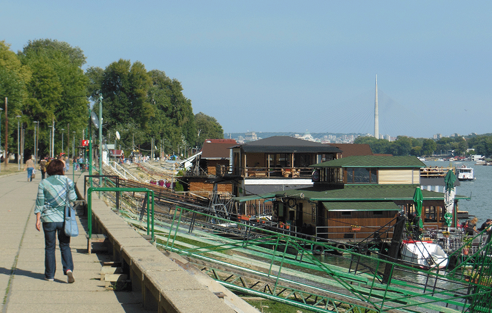 Počelo <span style='color:red;'><b>uklanjanje</b></span> splavova koji nisu dobili novu lokaciju: Apel vlasnicima da to urade sami