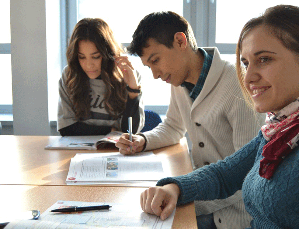 POČINJE ISPLATA MLADIMA : Studentski i učenički krediti i <span style='color:red;'><b>stipendije</b></span> STIŽU na racun