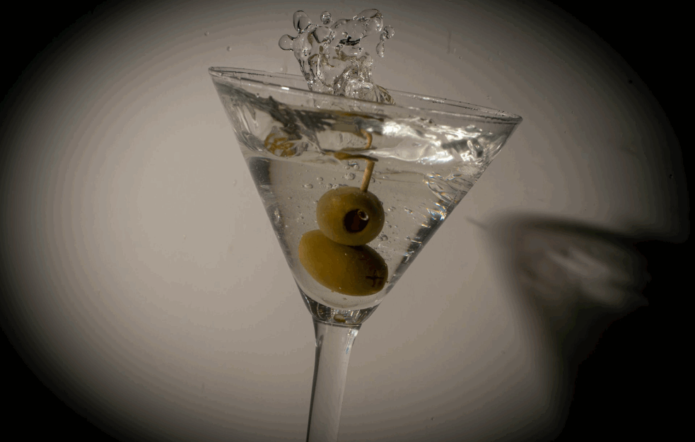 INTIMNE FRIZURE: Brazilka je odsvirala svoje, traži se <span style='color:red;'><b>martini</b></span> i proseko