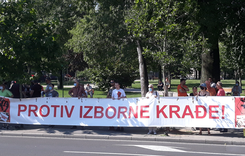 POSLANIK <span style='color:red;'><b>AFD</b></span>: Srbija je na meti 