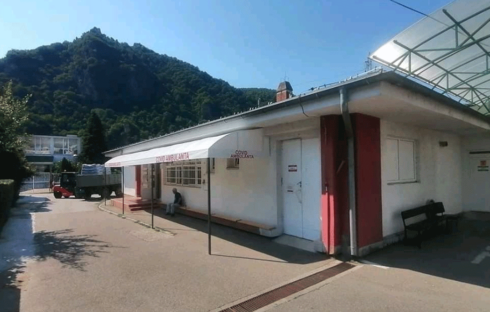 LOKALNI BUDŽET KAO ALAJBEGOVA SLAMA: Tenda za kovid ambulantu košta koliko prava <span style='color:red;'><b>čekaonica</b></span> sa klimom

