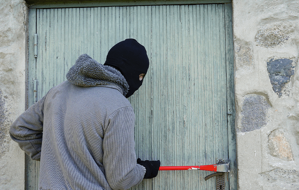 SKRIVAJU LICE ali odaju DNK: Srbin u Beču KRAO TELEVIZOR pa zaboravio MASKU, FORENZIČARI ga EKSPRESNO pronašli!