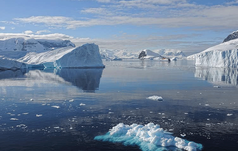 UŽAS: Ogromna santa leda doplovila do obale Kanade