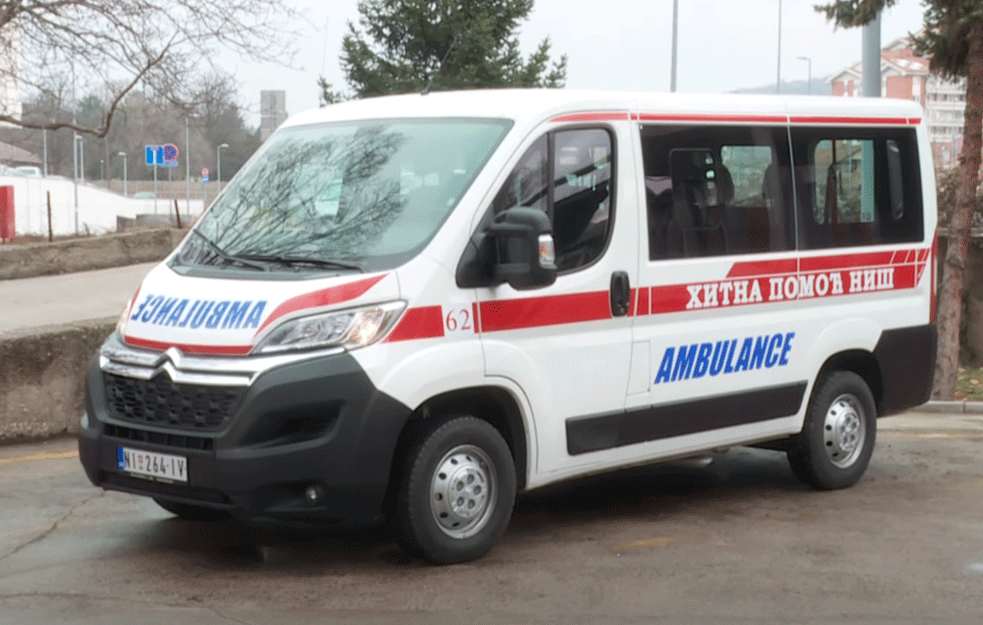 Automobil naleteo na devojčicu (16) u Nišu: U povredama prevezena u hitnu