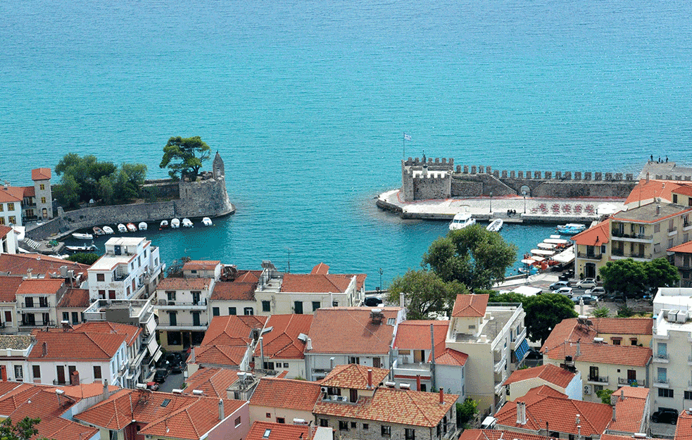 OMILJENA DESTINACIJA SRBA U GROTLU KORONE: Zaraza se proširila iz jedne fabrike, GRČKO POLUOSTRVO POD NALETOM VIRUSA!