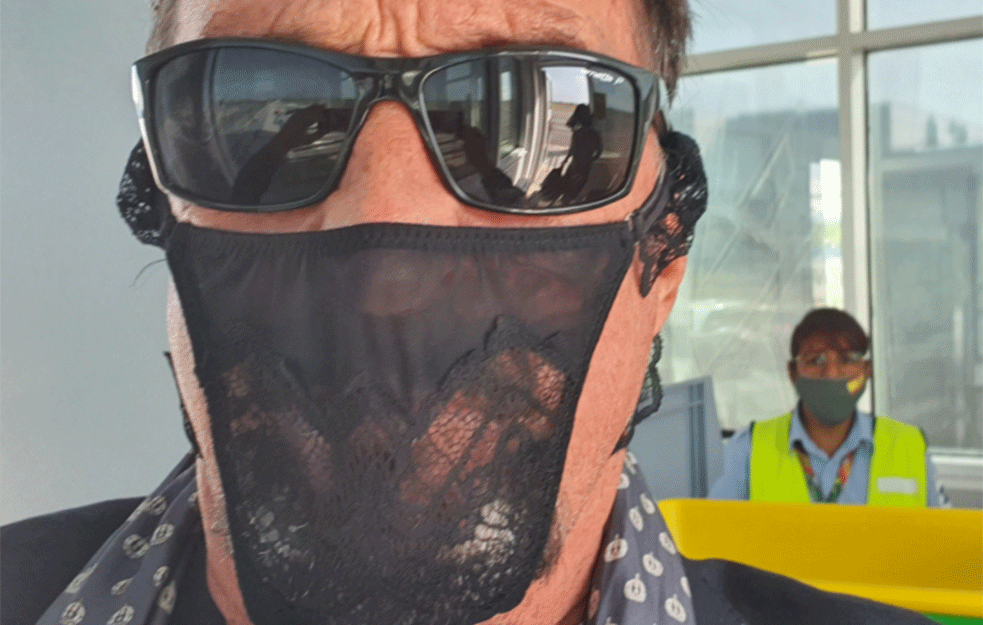  A SADA, PIJE ŠAMPANJAC U ZATVORU: Milioner nosio tanga gaće umeto maske, tvrdi da korona ne postoji
