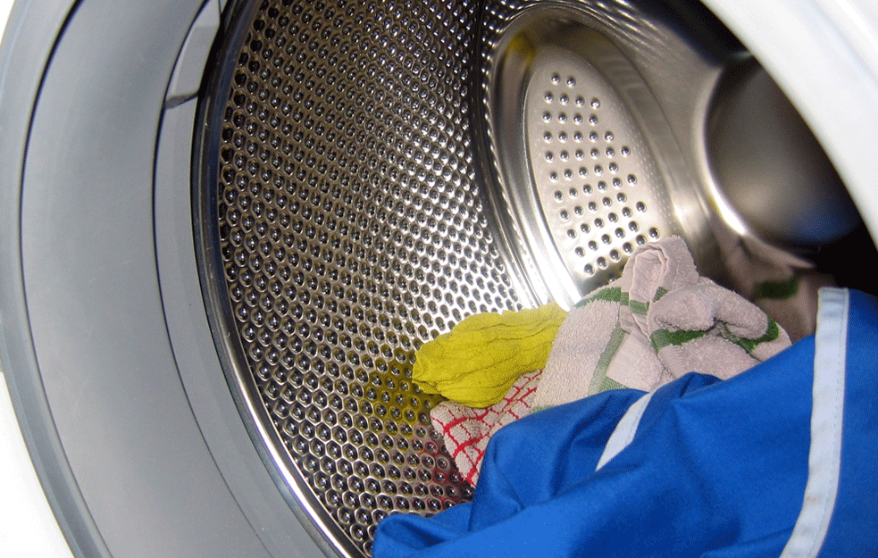 KOJI JE ŽIVOTNI VEK OVOG UREĐAJA? Da li je veš-<span style='color:red;'><b>mašina</b></span> programirana za 2.500 pranja?