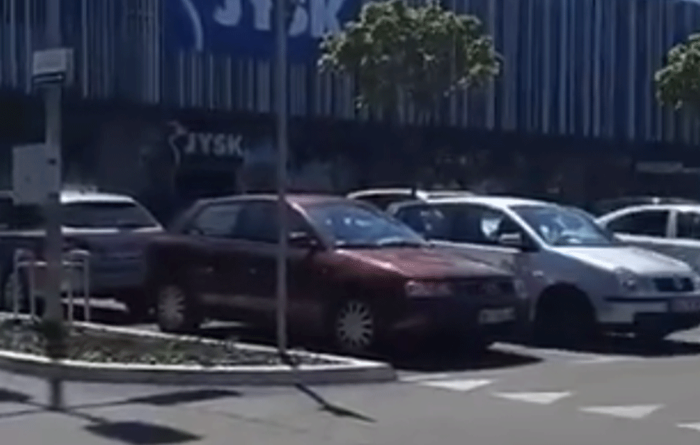DRAMATIČAN SNIMAK IZ BEOGRADA: Zatražena hitna evakuacija tržnog centra na Karaburmi! (VIDEO)