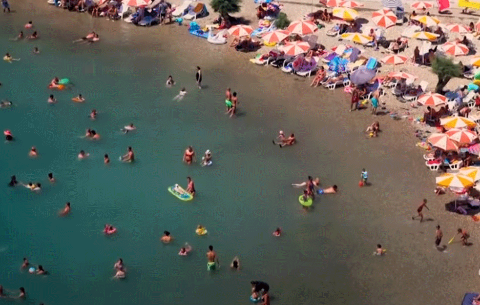 TRAGIČNO LETOVANJE U NEUMU: Dečak (13) preminuo na plaži!