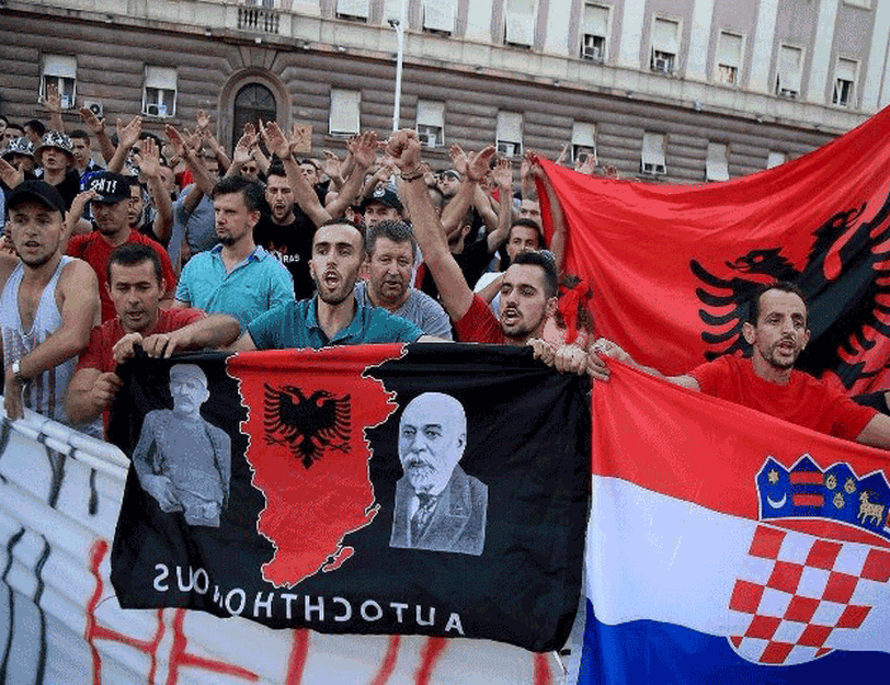 PONOSAN ŠTO JE U BEOGRADU MAHAO ZASTAVOM \