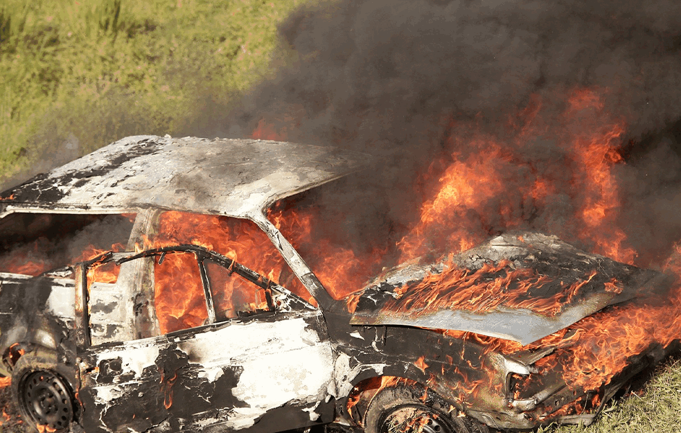 <span style='color:red;'><b>Reketaši</b></span> iz Vranja ŠIPKAMA tukli ugostitelja koji je odbio da im plaća: NA KRAJU MU I AUTO ZAPALILI