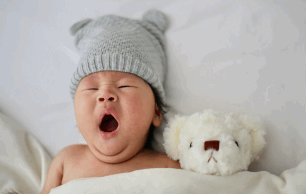 MAME, OSTAVITE ZABLUDE PO STRANI: Mitovi o spavanju beba