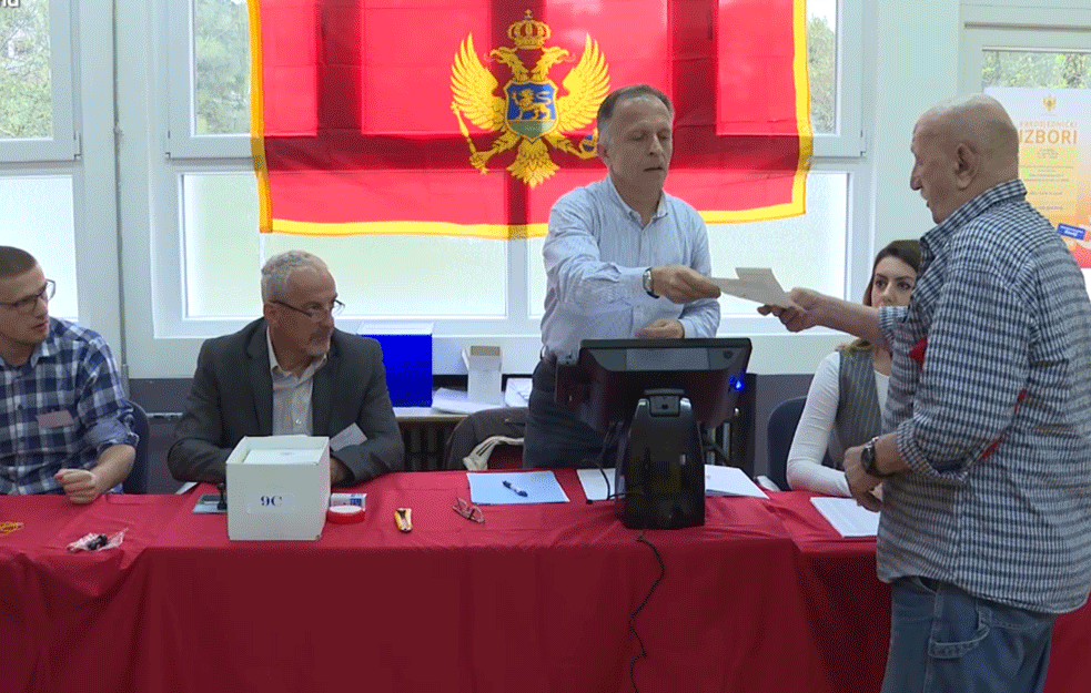 SVE VEĆA IZLAZNOST: DO 17 časova u Crnoj Gori glasalo 68,4 ODSTO UPISANIH BIRAČA!