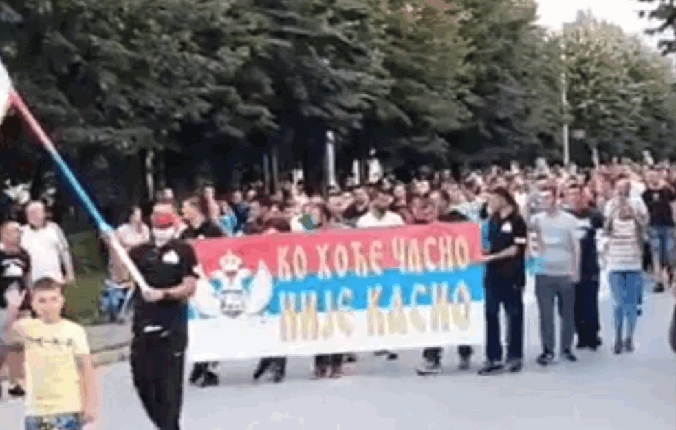 Ne odustaju od odbrane svetinja: Neki u <span style='color:red;'><b>auto-litije</b></span> a Beranci samoinicijativno izašli na ulice (FOTO, VIDEO)