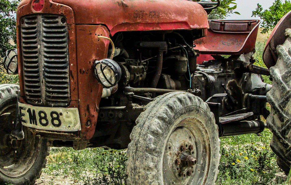 CRNI DAN ZA SRBIJU: Još jedna <span style='color:red;'><b>nesreća na traktoru</b></span>, poginuo muškarac kod Rekovca