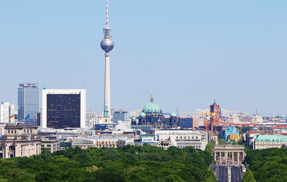 TRAGEDIJA U BERLINU: Autom uleteo u grupu ljudi, nastao opšti haos (FOTO)