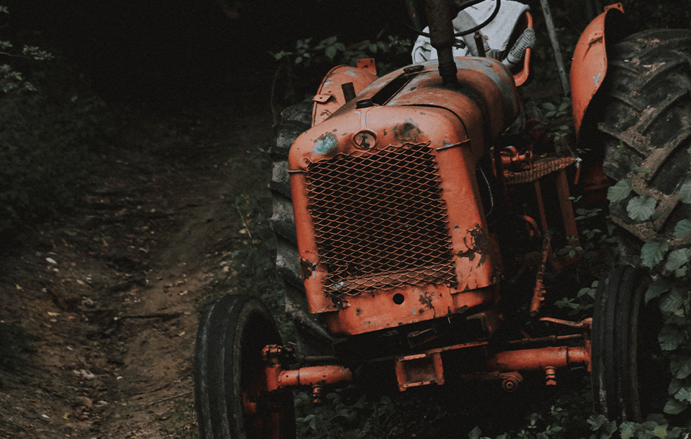 TEŠKA NESREĆA KOD POŽEGE: Otac i sin POGINULI kada im se traktor prevrnuo, NIJE IM BILO SPASA!