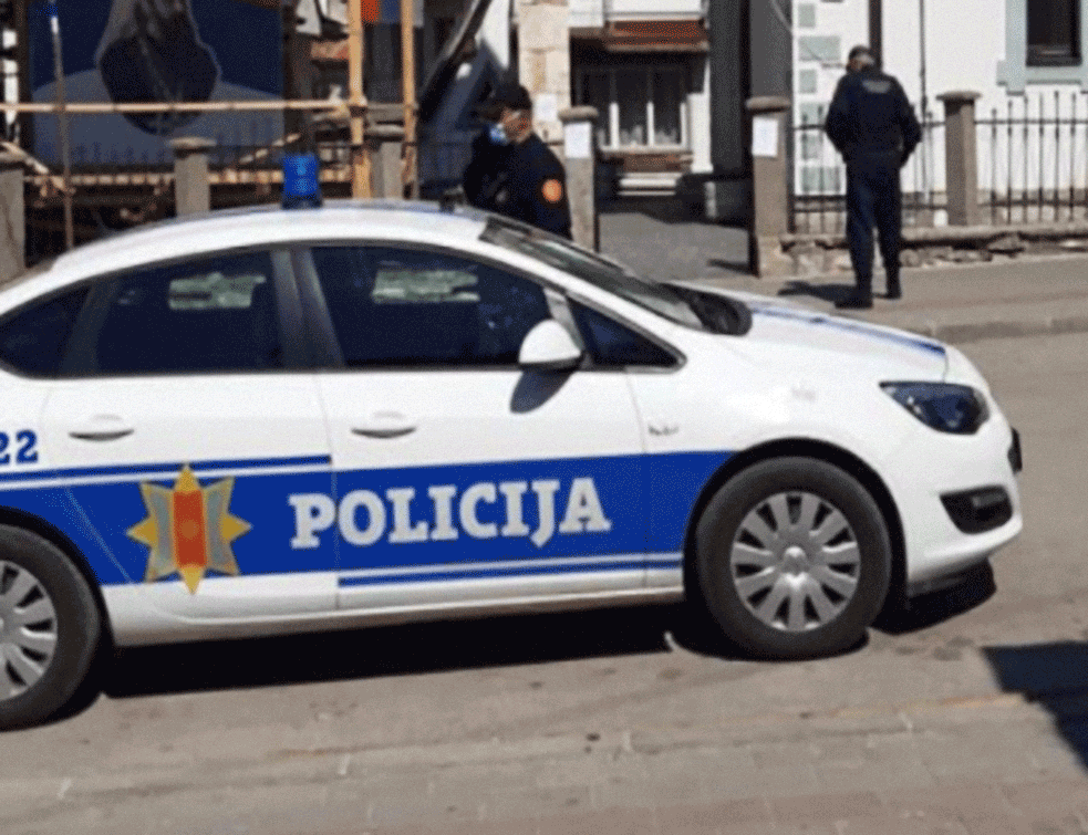 STRAVIČNA EKSPLOZIJA U NIKŠIĆU: Detonacija oštetila automobile, policija traga za BOMBAŠEM