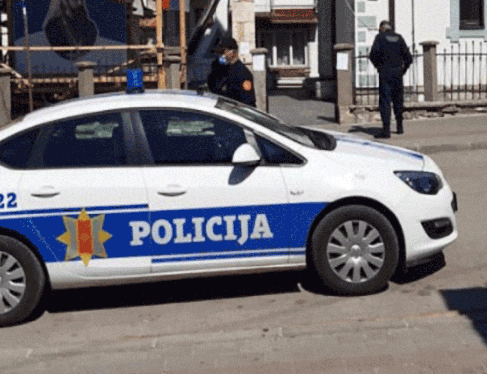 STRAVIČNA EKSPLOZIJA U NIKŠIĆU: <span style='color:red;'><b>Detonacija</b></span> oštetila automobile, policija traga za BOMBAŠEM