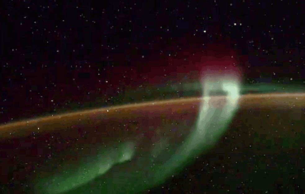 Ruski kosmonaut snimio POLARNU SVETLOST, na snimku se pojavilo još nešto (VIDEO)