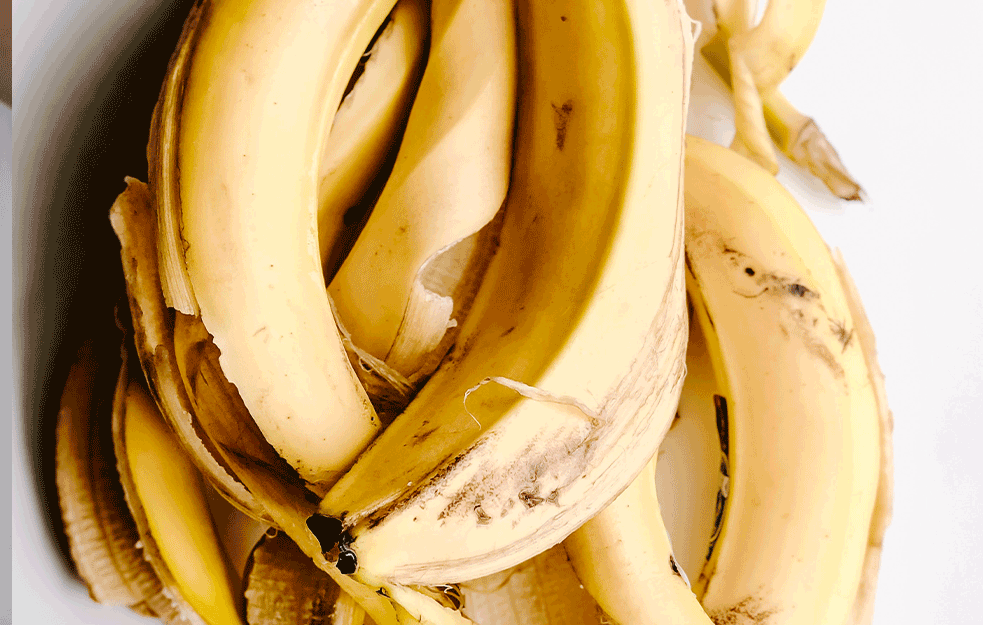 NE BACAJTE KORU OD BANANE: Evo kako je možete iskoristiti na 10 NAČINA