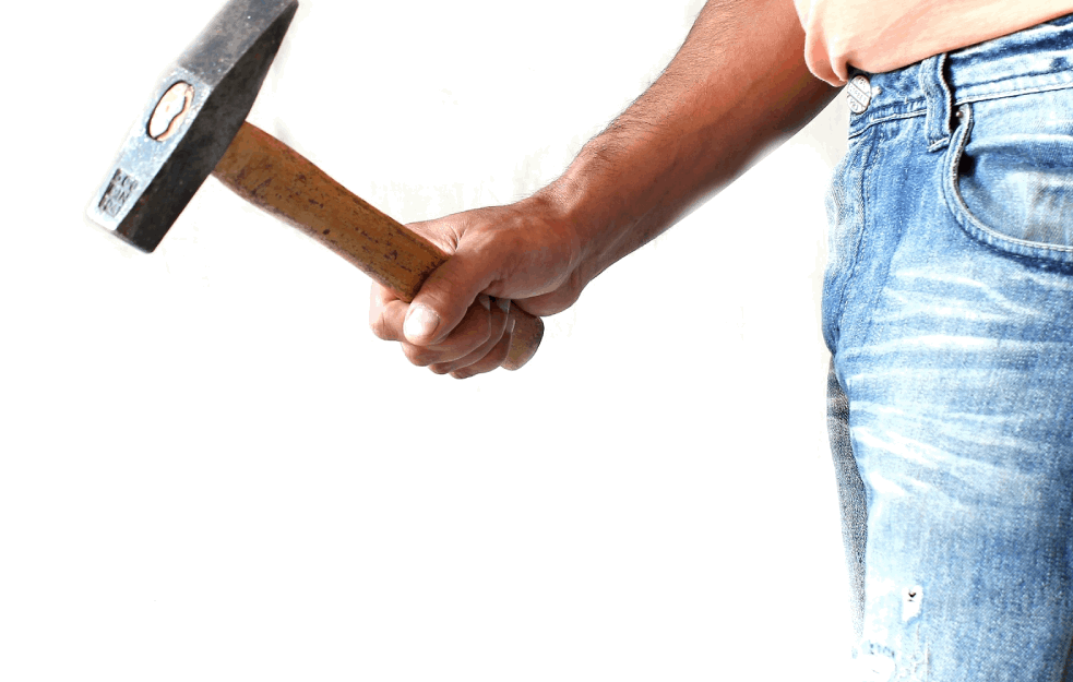 TRAGEDIJA u NIŠKOJ BANJI: Vlasnik bazena udario čekićem maloletnika