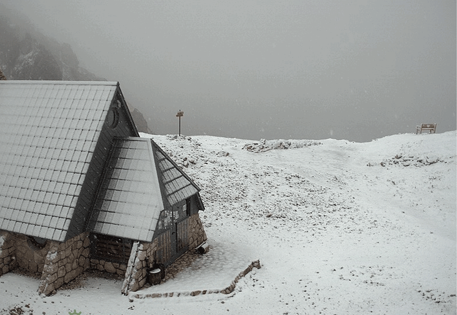 IZ LETNJIH SANDALA U ZIMSKE ČIZME: Slovenija pod snegom

