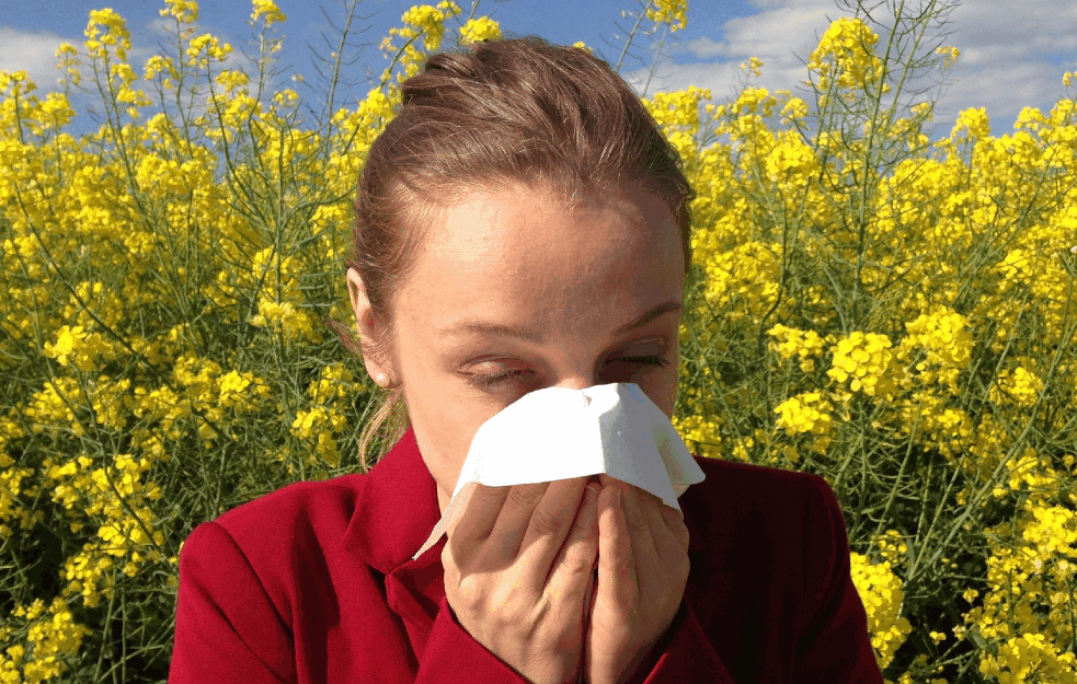LEKARI SAVETUJU : Prehlada je moguća tokom leta i posledica je delovanja jednog virusa