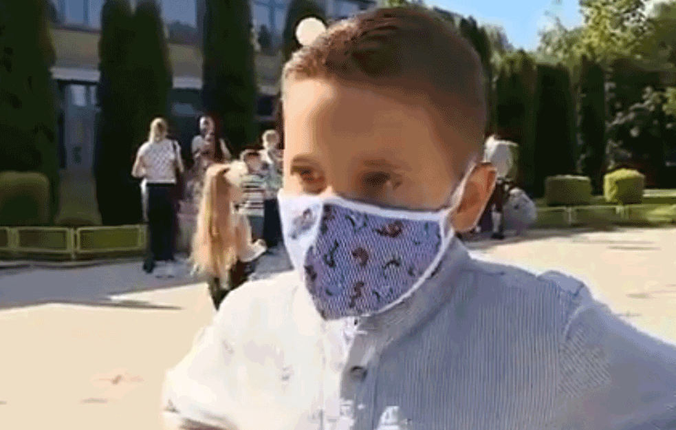 SRCE MALO: Pogledajte kako je prvačić ’postrojio’ TV reporterku!(VIDEO)