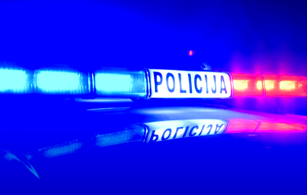 KRVAVI ZAJEČAR Ubio POLICAJCA, KOMŠINICU, pa sebi pucao u glavu