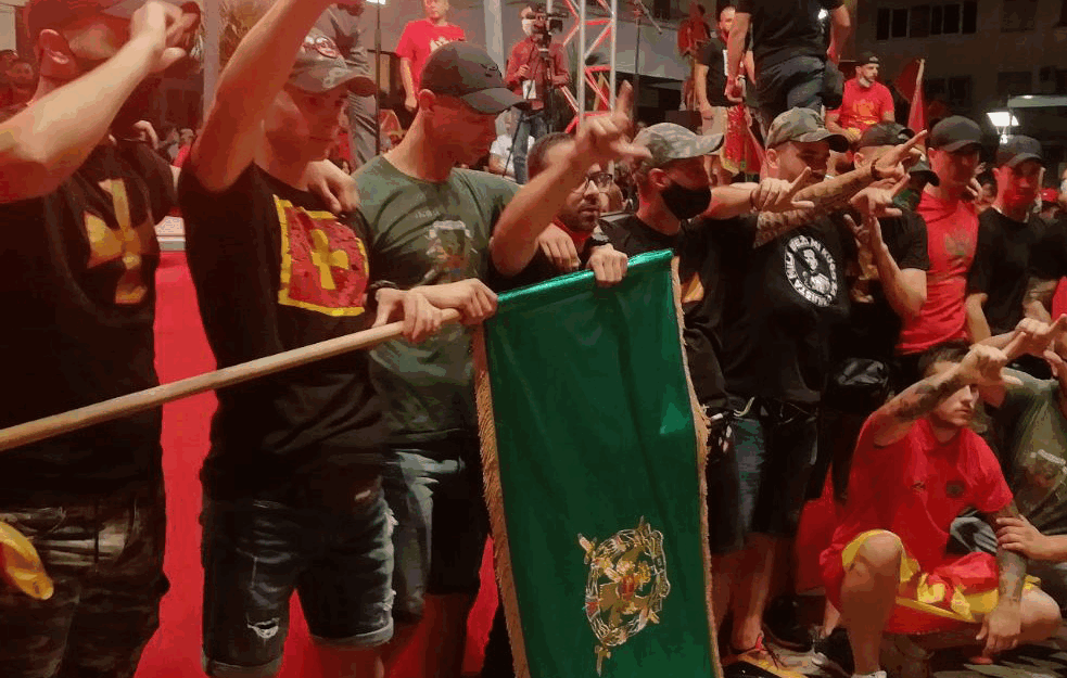 NE ZNAJU GDE BIJU! <span style='color:red;'><b>Crnogorski ministar</b></span> UŽIVO PRENOSIO SKUP IZ PODGORICE na fejsbuku, a PRETHODNO ZABRANIO ISTI zbog korone! (FOTO)