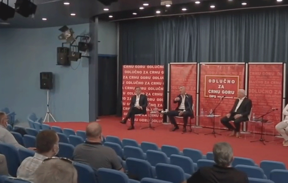 PRED FINANSIJSKIM KRAHOM! Prva banke Crne Gore ubrzano tone!