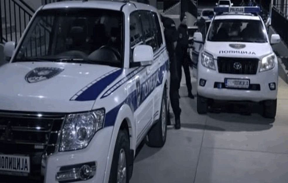 NESVAKIDAŠNJI SLUČAJ: Načelniku policijske stanice u Rumi lopovi ukrali tablice NA SLUŽBENOM VOZILU
