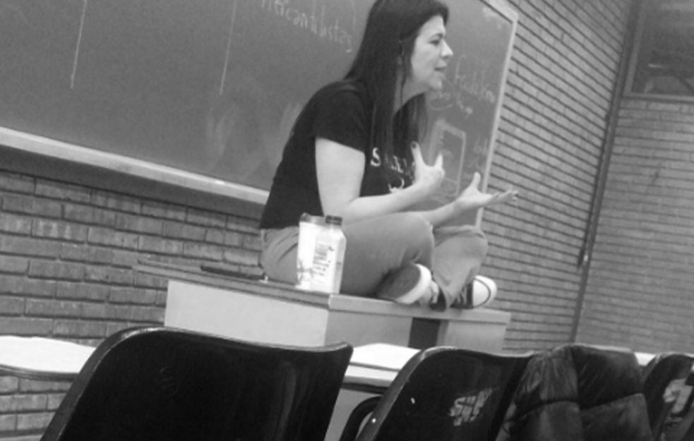 PROFESORKA UMRLA DOK JE DRŽALA ONLAJN NASTAVU: Gušila se, a pomoć je stigla prekasno!