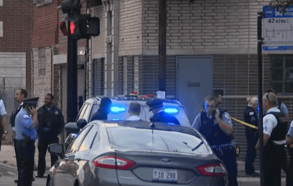 KRVAVI VIKEND U ČIKAGU: Devojčica upucana u leđa za vreme Praznika rada (VIDEO) 


