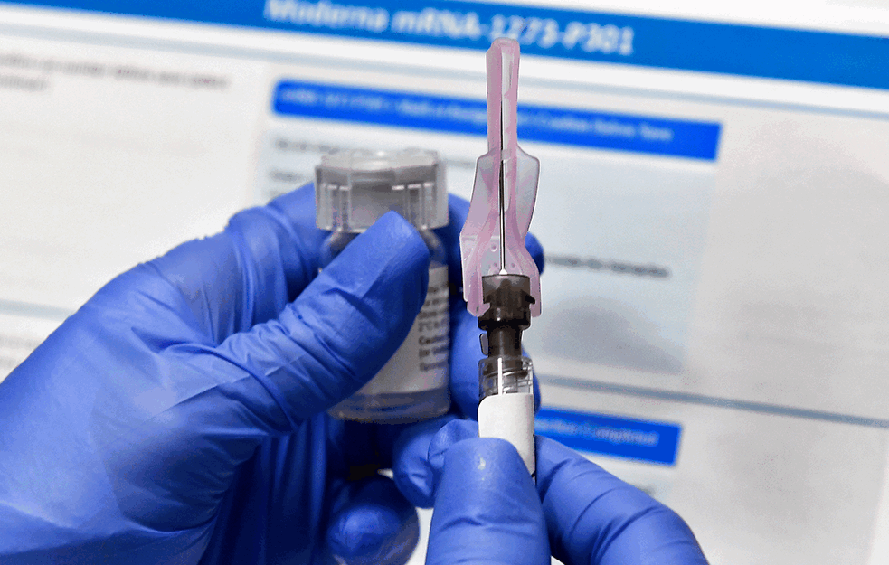 POTPISALI UGOVOR SA BAJONTEKOM: Velika Britanija na jesen planira da testira vakcine protiv kancera na ljudima