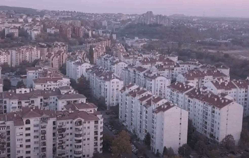 ŽITELJI ČUKARIČKE PADINE OČAJNI: ‘Gušimo se u dimu godinama! Od paljevine kablova pravi se ogroman toksični oblak sa materijama koje menjaju GENE’  (FOTO)