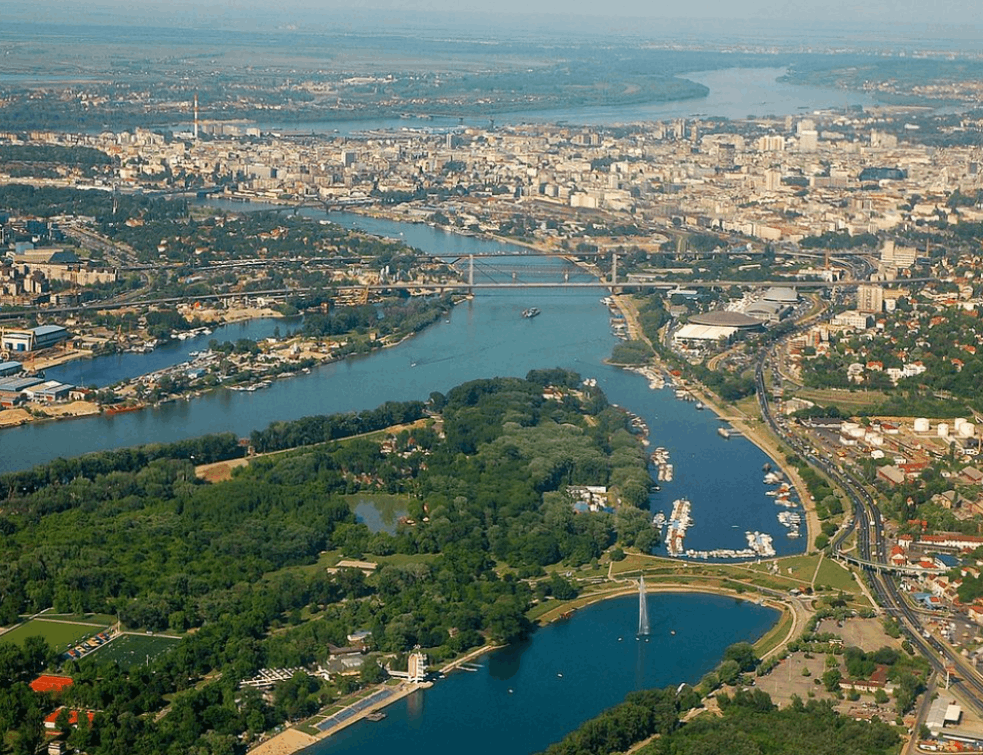 DUNAV KOD BEOGRADA JE VELIKO GROBLJE: Ljudi su plivali, a <span style='color:red;'><b>ledenice</b></span> su im razbijale glave, student spasao profesorku koja ga je oborila, ne zna se broj mrtvih