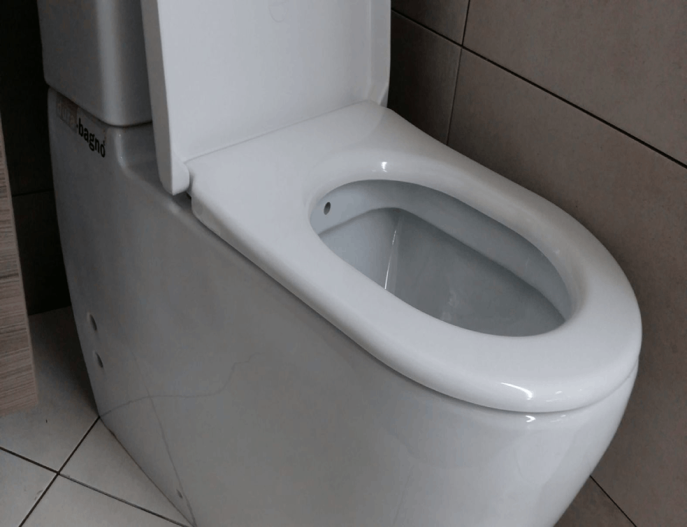 TREBA ZNATI : Zašto vrata javnih toaleta nikada nisu do poda?
