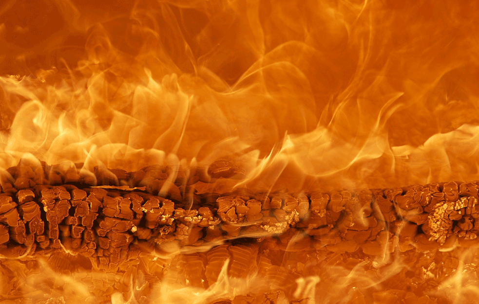 STRAVIČNA EKSPLOZIJA PROBILA BETON : Podzemni rezervoar prasnuo u plamen zbog vrućine