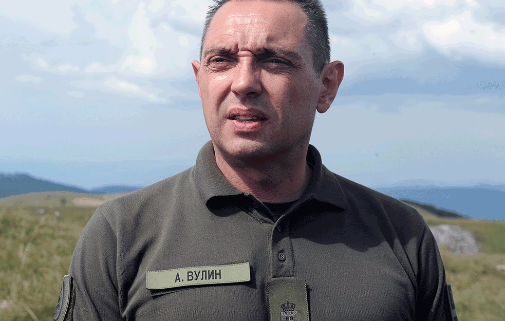MINISTAR POLICIJE IZRIČIT: Vulin hoće da ukine <span style='color:red;'><b>ANONIMNOST</b></span>  na INTERNETU!