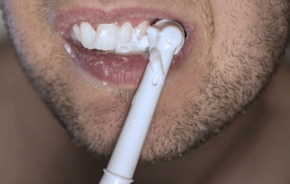 ZUBI OD KAFE NAJVIŠE ŽUTE: Da li se zubi peru pre ili posle kafe?