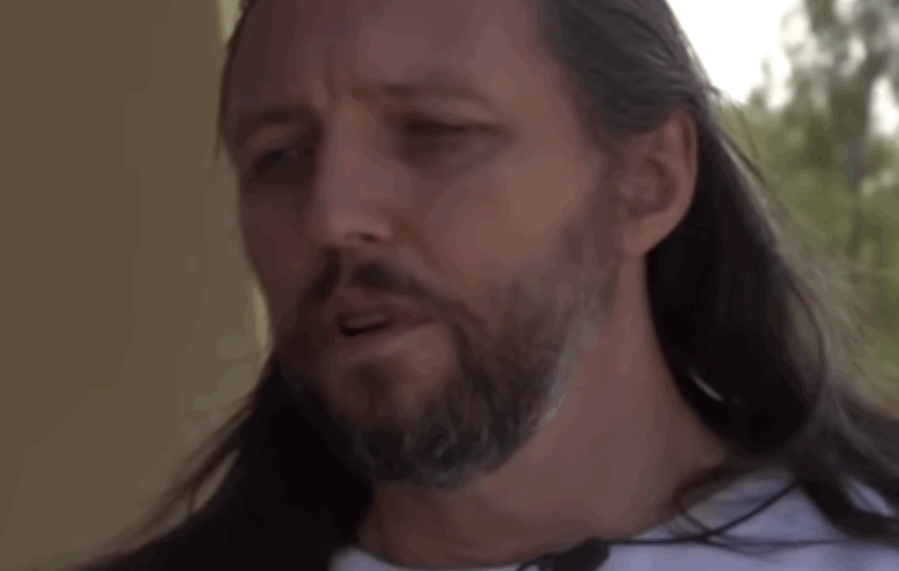<span style='color:red;'><b>RUSKI SPECIJALCI</b></span> UHAPSILI SEKTAŠA: Iznuđivao novac i PSIHĆKI ZLOSTAVLJAO sledbenike, ŽENIO DEVOJČICE! (VIDEO)  