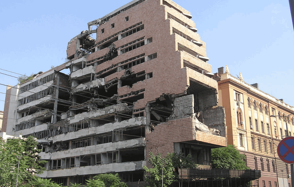 HOTEL,GENERALŠTAB ILI SIMBOL POMIRENJA: Ruševine, brutalnog NATO bombardovanja, osnova za nove odnose Srbije i Amerike